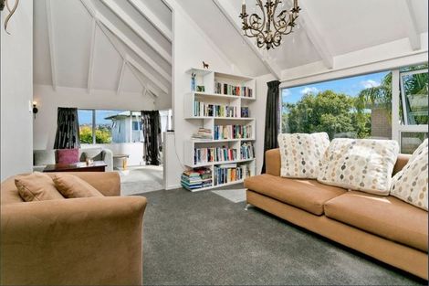 Photo of property in 2/79 Ocean View Road, Hillcrest, Auckland, 0627