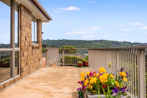 Photo of property in 9 Hollyford Place, Aotea, Porirua, 5024