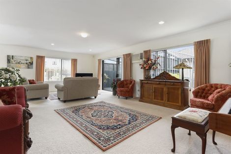 Photo of property in 3 San Pablo Way, Henderson, Auckland, 0612