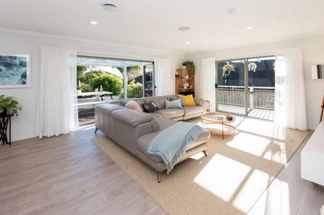 Photo of property in 35 John Brooke Crescent, East Tamaki Heights, Auckland, 2016