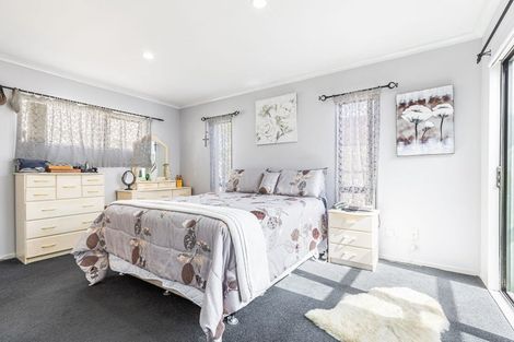 Photo of property in 52 Hewlett Road, Massey, Auckland, 0614