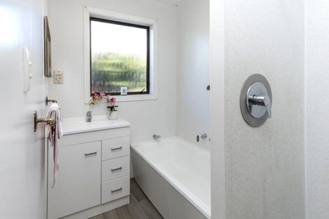 Photo of property in 11 Eglinton Street, Avondale, Christchurch, 8061