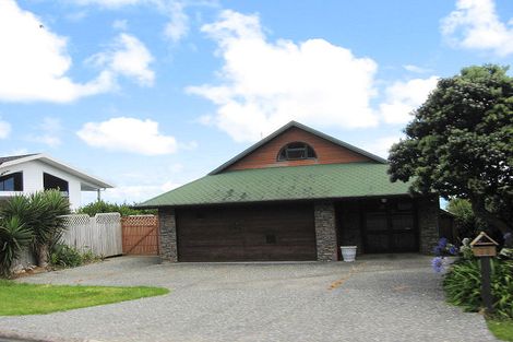 Photo of property in 73 Waitea Road, Muriwai, Waimauku, 0881