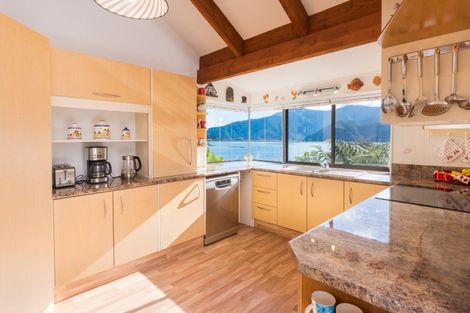 Photo of property in 259 Queen Charlotte Drive, Havelock, 7281