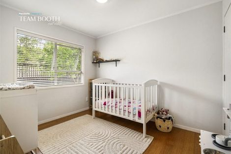Photo of property in 3a/2 Kirrie Avenue, Te Atatu South, Auckland, 0610
