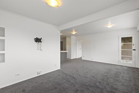 Photo of property in 8a Waterloo Place, Westown, New Plymouth, 4310