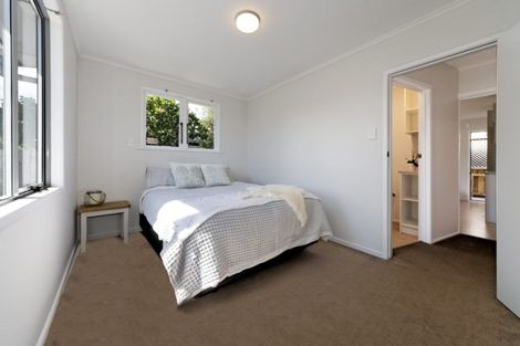 Photo of property in 93 Hobsonville Road, West Harbour, Auckland, 0618