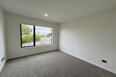 Photo of property in 98b Royal Road, Massey, Auckland, 0614