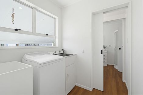 Photo of property in 12 Nimmo Avenue West, Waikanae, 5036
