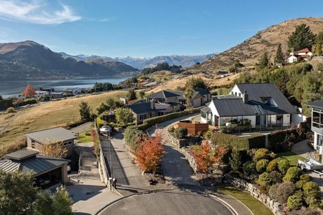 Photo of property in 8 Elizabeth Place, Kelvin Heights, Queenstown, 9300