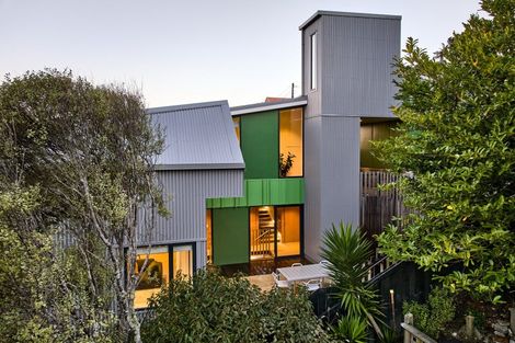 Photo of property in 21 Seaview Terrace, Northland, Wellington, 6012