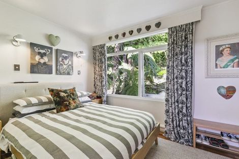 Photo of property in 33-35 Espin Crescent, Karori, Wellington, 6012