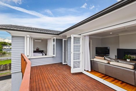 Photo of property in 15 Matipo Road, Te Atatu Peninsula, Auckland, 0610
