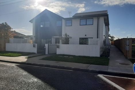Photo of property in 9/21 Karamu Street, Te Atatu Peninsula, Auckland, 0610