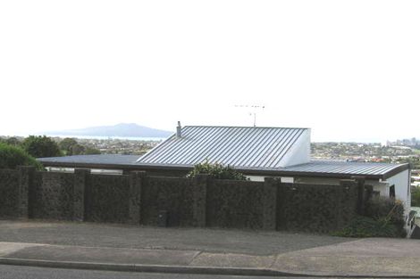 Photo of property in 43 Sunset Road, Totara Vale, Auckland, 0632