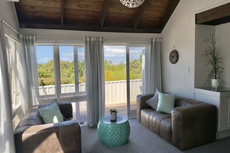 Photo of property in 52 Balmain Road, Chatswood, Auckland, 0626
