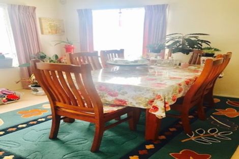 Photo of property in 15 Hillwell Drive, Henderson, Auckland, 0612