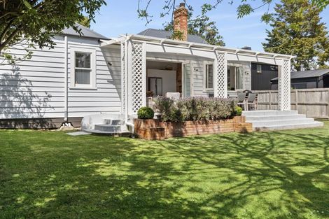 Photo of property in 16 Hamilton Road, Cambridge, 3434