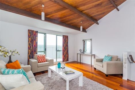 Photo of property in Metro Apartments, 220u8 Thorndon Quay, Pipitea, Wellington, 6011