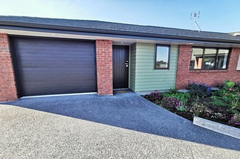 Photo of property in 13 Te Awa Place, Red Beach, 0932
