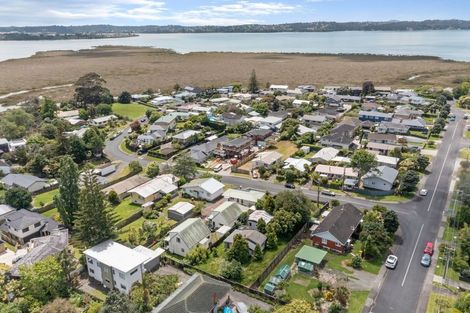Photo of property in 4 Dawnhaven Drive, Te Atatu Peninsula, Auckland, 0610