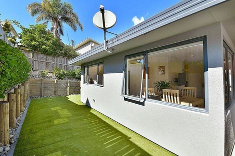 Photo of property in 2/128 Brian Crescent, Stanmore Bay, Whangaparaoa, 0932
