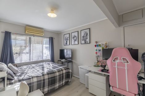 Photo of property in 23 Flaunty Place, West Harbour, Auckland, 0618