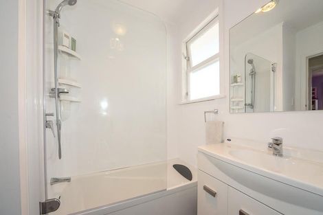 Photo of property in 68 Edgewater Drive, Pakuranga, Auckland, 2010