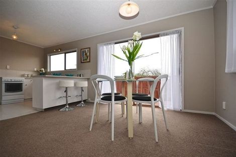 Photo of property in 1a/3 Amberley Avenue, Te Atatu South, Auckland, 0610