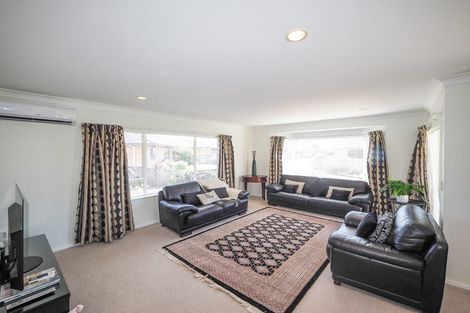 Photo of property in 17 Crown Hill, Paraparaumu, 5032