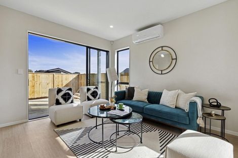 Photo of property in 31 Paretao Street, Massey, 0614