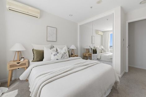 Photo of property in 72 Devonport Road, Tauranga, 3110