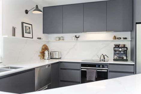 Photo of property in 25a Barron Drive, Green Bay, Auckland, 0604