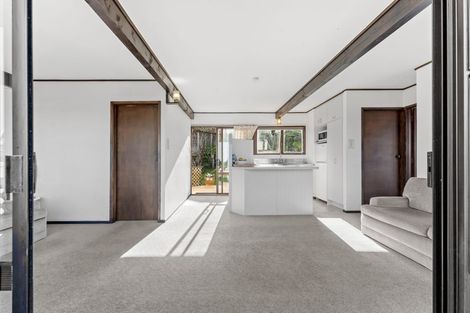 Photo of property in 32 Zita Avenue, Matakatia, Whangaparaoa, 0930