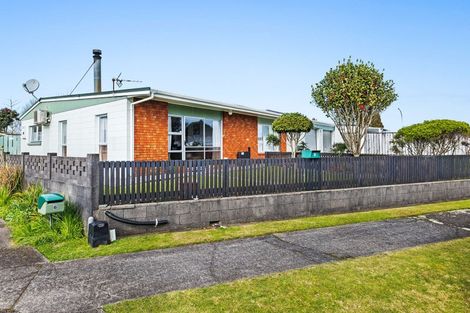 Photo of property in 7 Kamahi Place, Inglewood, 4330