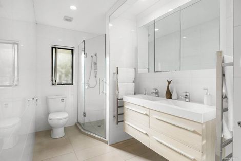 Photo of property in 17 Ohau Court, Fairview Heights, Auckland, 0632