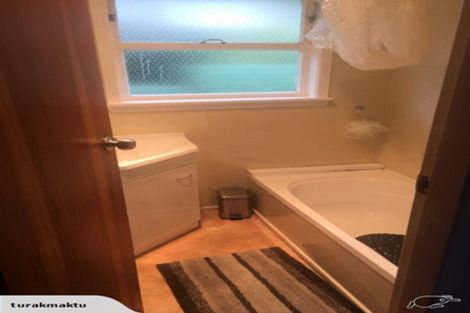 Photo of property in 5 Quigley Street, Newlands, Wellington, 6037