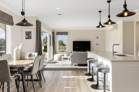 Photo of property in 7 Lochinvar Lane, Acacia Bay, Taupo, 3385