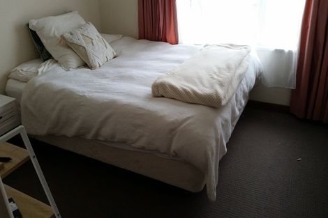 Photo of property in 82 Ocean View Road, Northcote, Auckland, 0627