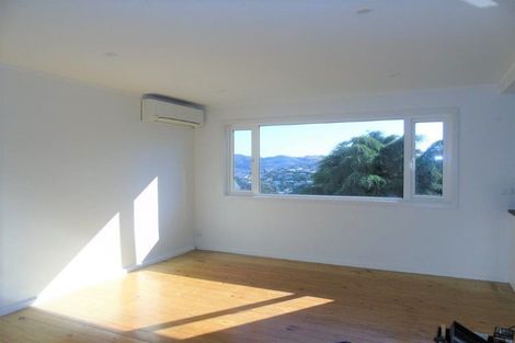 Photo of property in 17 Chetwode Grove, Newlands, Wellington, 6037