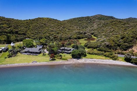 Photo of property in 950 Whangaruru Road North, Whangaruru, Russell, 0184