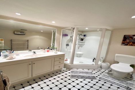 Photo of property in Highwic, 32u2 Hobson Street, Thorndon, Wellington, 6011