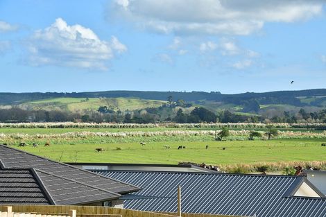 Photo of property in 16 Taupata Lane, Helensville, 0800