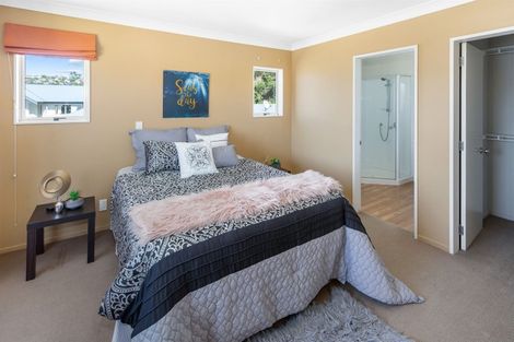 Photo of property in 6 Chippenham Grove, Churton Park, Wellington, 6037