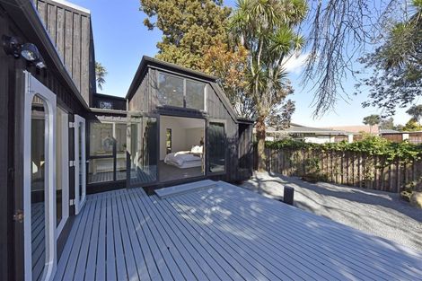 Photo of property in 210 Riverlaw Terrace, Saint Martins, Christchurch, 8022