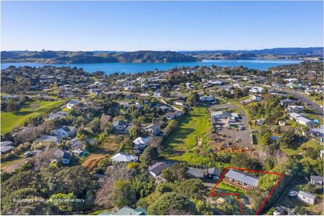 Photo of property in 1 Cross Street, Raglan, 3225