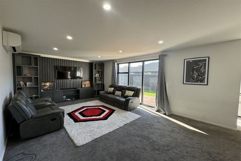 Photo of property in 12 Fountain Place, Rolleston, 7614