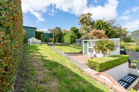 Photo of property in 33 Grove Road, Kelburn, Wellington, 6012