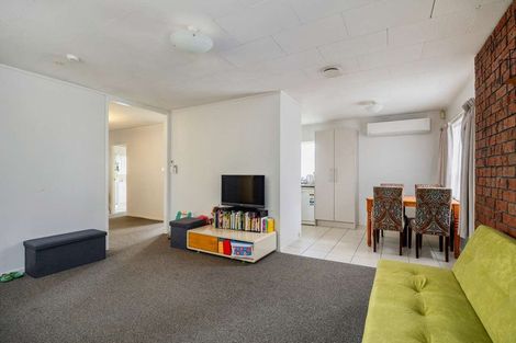 Photo of property in 33 Claverdon Drive, Massey, Auckland, 0614