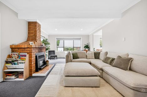 Photo of property in 53 Cambridge Road, Riverhead, 0820